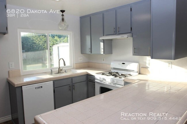 Building Photo - 6820 Dakota Ave