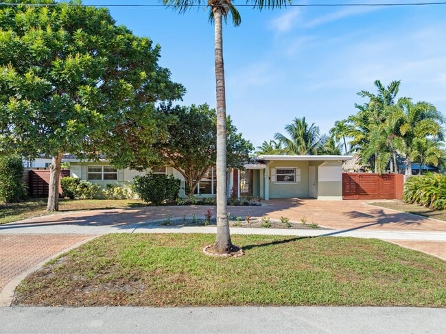 Building Photo - 1001 SE 5th Ave