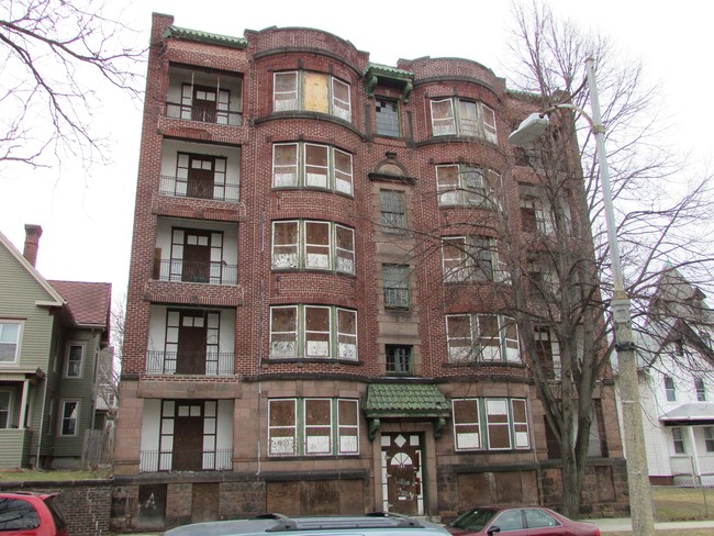 Building Photo - The Pine