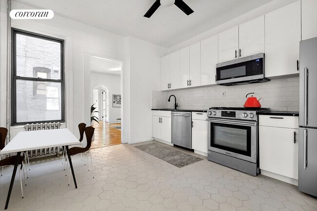 Foto del edificio - 30-43-43 41st St