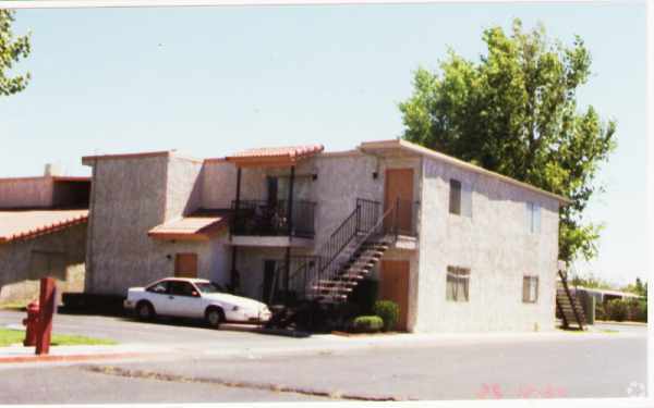 Building Photo - 4870 W Twain Ave