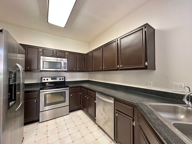 Foto del edificio - Spacious 2BD Condo with Pools, Gym & Tennis Courts!