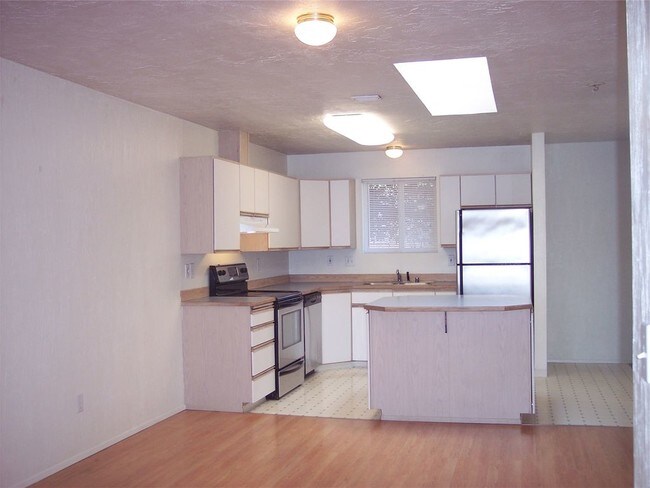Building Photo - 100 S Davies Rd