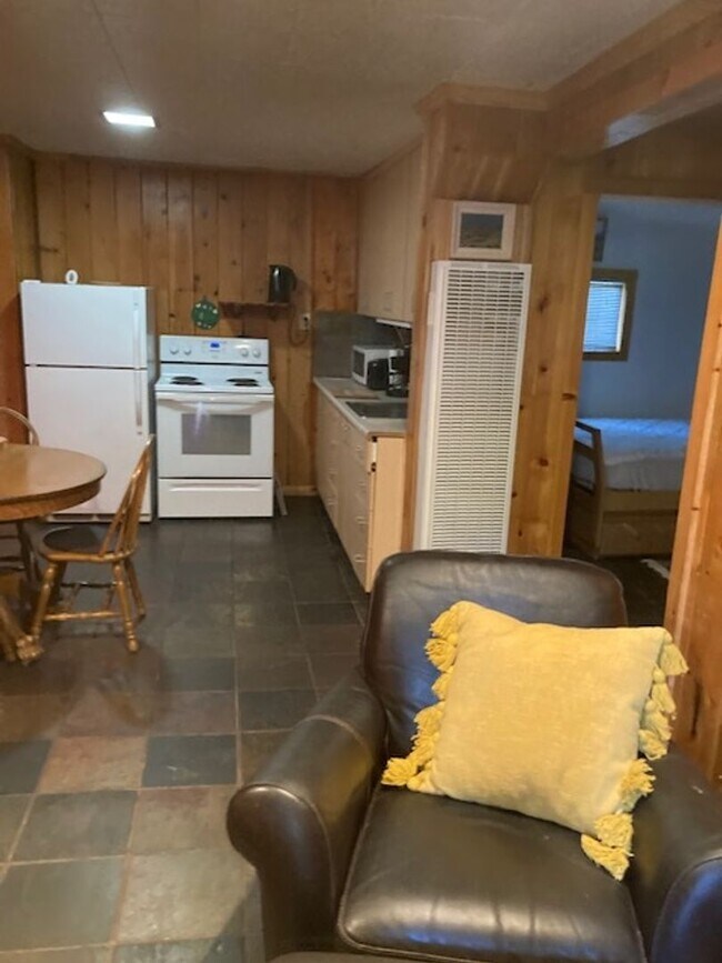 Foto del edificio - *Small Cozy Furnished Cabin*