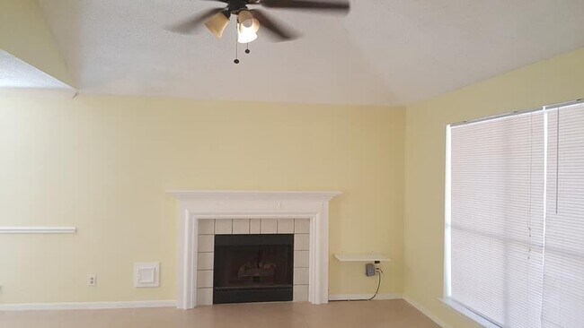 Building Photo - 17326 Valley Palms Dr