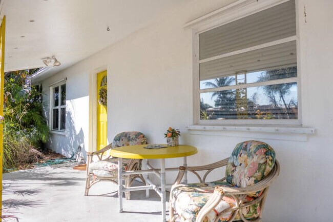 Foto del edificio - 3450 NE Linda Dr