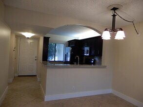 Building Photo - 6585 Somerset Dr