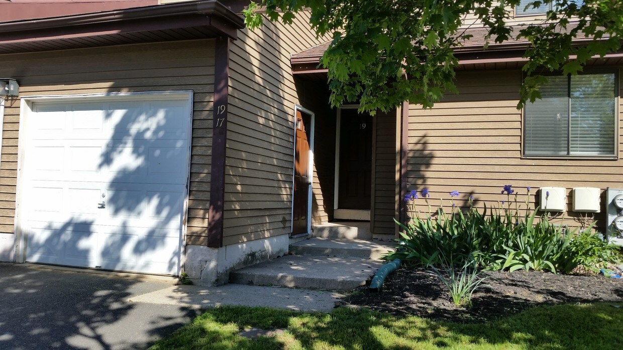 17 Bellaire Dr, Langhorne, PA 19047 Townhome Rentals in Langhorne PA