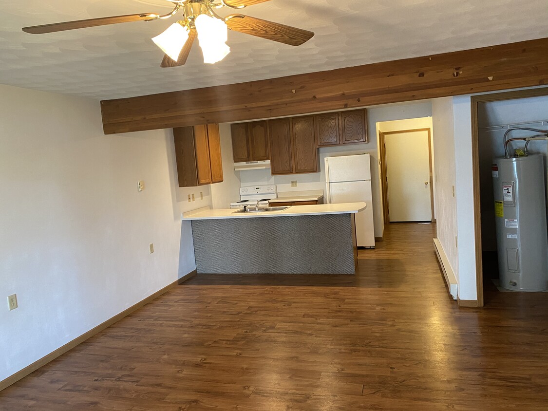 Primary Photo - 1020 Lakeshore Dr