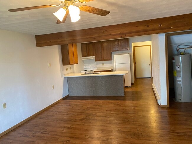 Building Photo - 1020 Lakeshore Dr