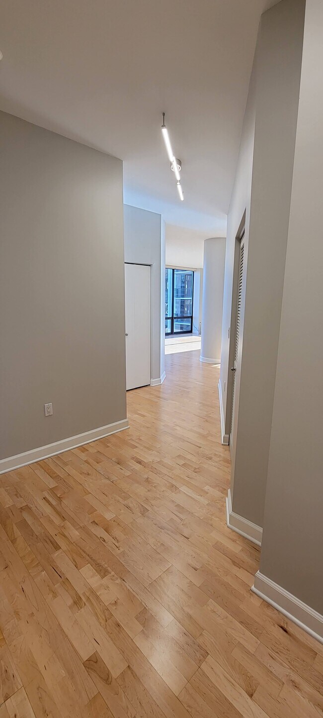 Entryway - 233 E 13th St