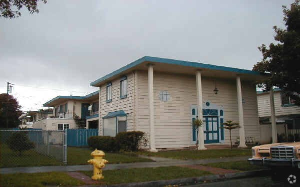 Foto del edificio - 3682 Waterbury Ct