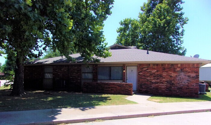 Primary Photo - 2 Bed 1 Bath in the Minco, Oklahoma
