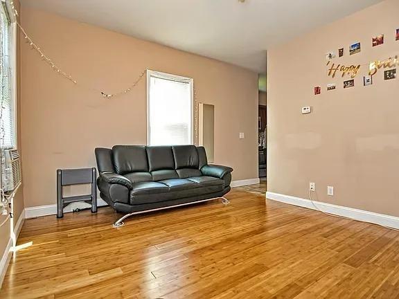 Foto del edificio - 135 Forest St, 1