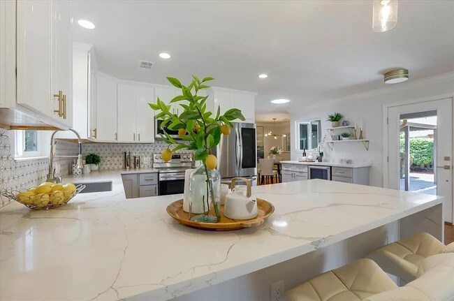 Foto del edificio - 992 Fairfield Ave