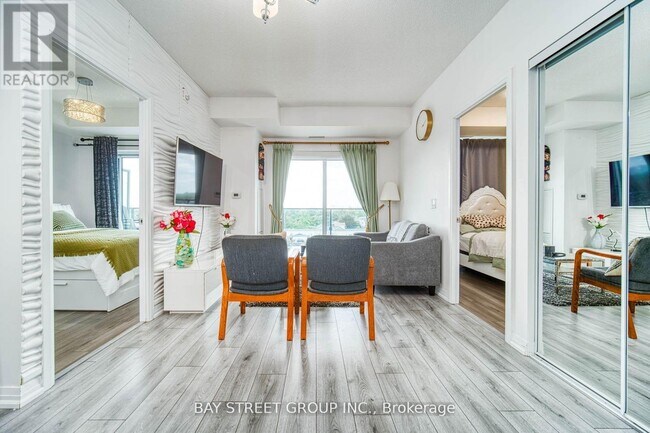Photo du bâtiment - 741-741 Sheppard Ave W