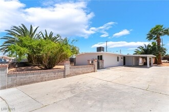 Building Photo - 2749 Del Mar Pl