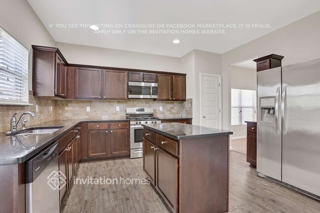 Building Photo - 605 Emporia Loop