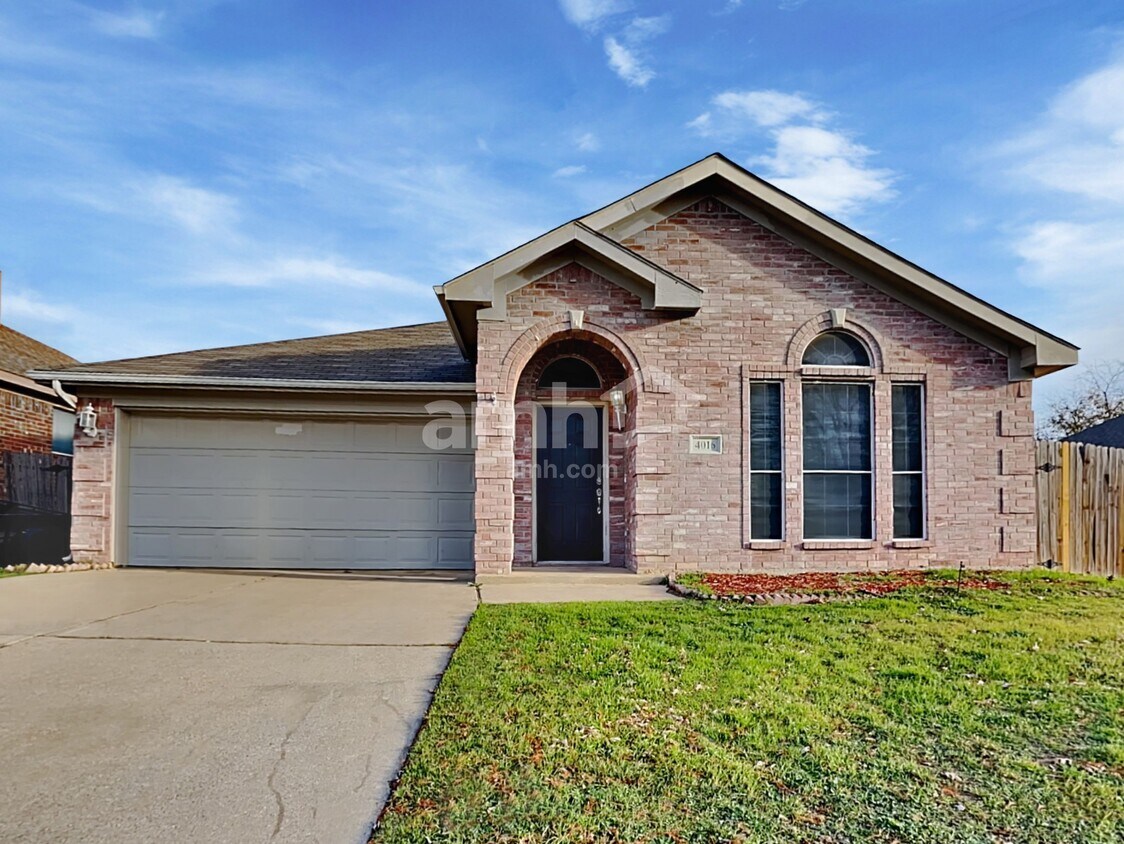 Primary Photo - 4016 Colorado Springs Dr