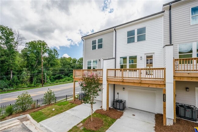 Building Photo - 2633 Creekside Dr NW