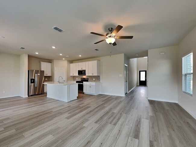Building Photo - 507 Clover Crk Dr