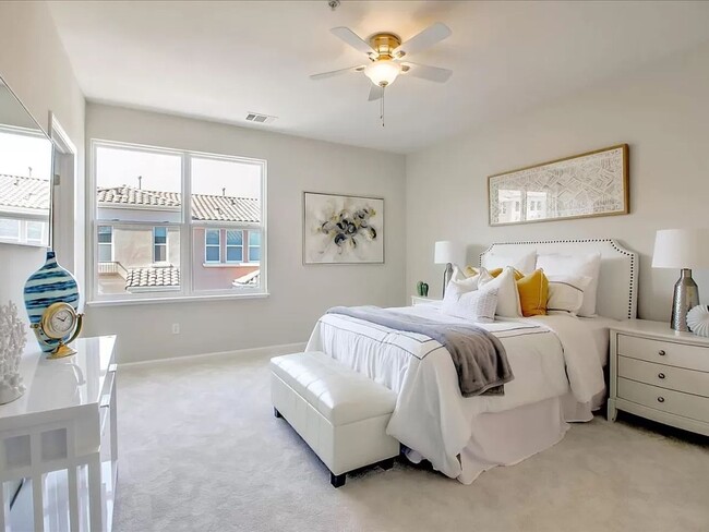 Building Photo - 3 Bedroom Townhome in San Jose Rose Garden...