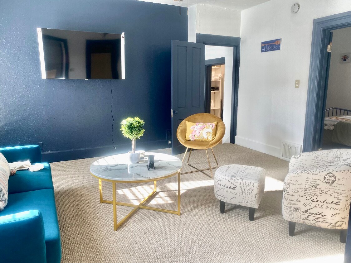 1613 N Van Buren St Unit B, Milwaukee, WI 53202 Apartments in