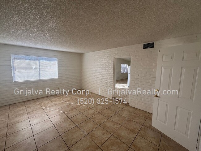 Building Photo - 3 Bedroom, 2 Bath House for Rent!   (Cardi...