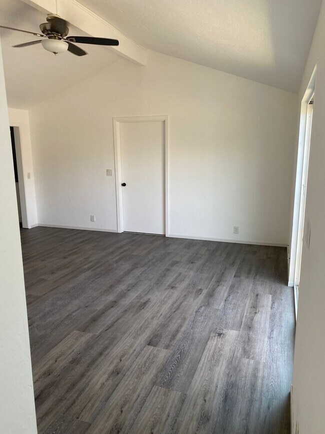 Foto del edificio - Great Single level home close to all your ...