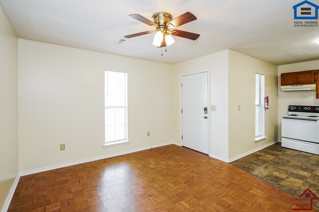 Foto del edificio - 140 Bybee Woods Dr