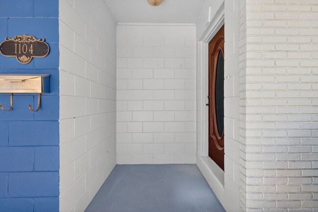 Building Photo - 3 Bedroom Home in Tavares with Large Fenced Backyard