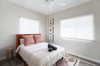 Building Photo - 6237 Hobart St