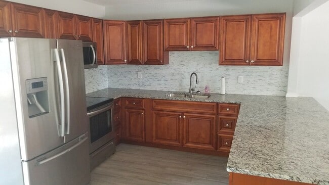 Building Photo - Newly Renovated 3 Bed / 2 Bath Home in Nor...