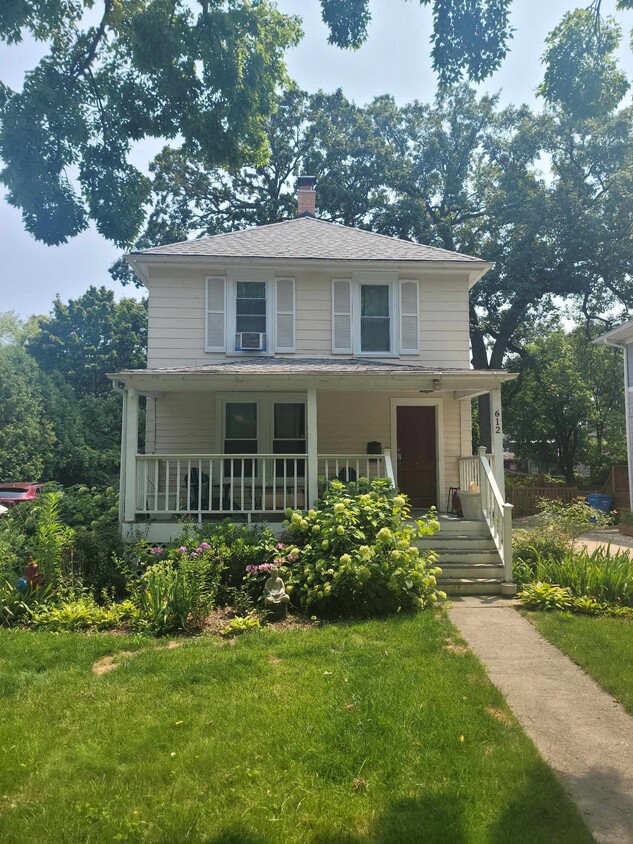 Primary Photo - 612 Glenview Ave