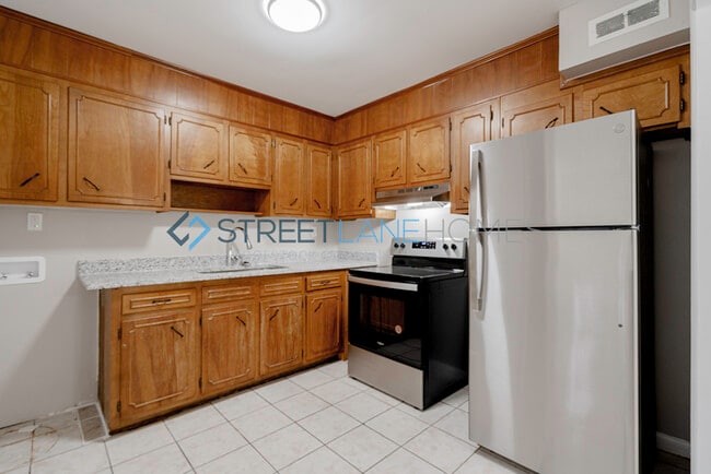 Building Photo - NOW OFFERING $250 OFF FIRST FULL MONTH IF ...