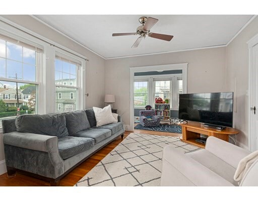 Foto del edificio - 38-40 Lenoxdale Ave
