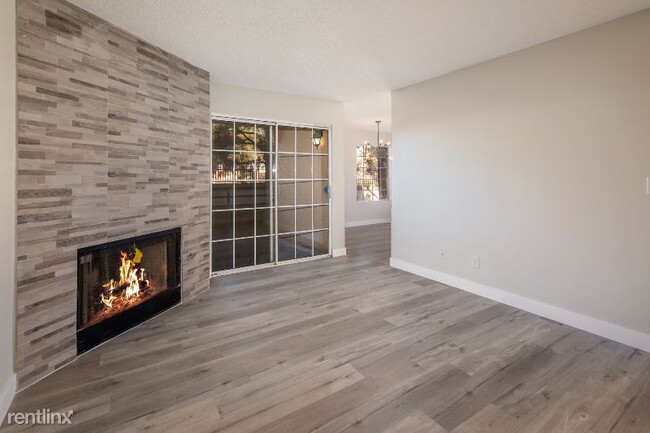 Foto del edificio - 3 br, 2 bath Condo - 2200 N Fort Apache Rd
