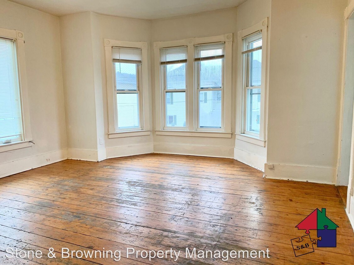 Primary Photo - 19 Maple Ave