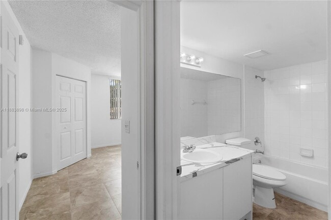 Foto del edificio - 11177 SW 8th St