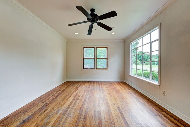 Building Photo - 408 W Daws St