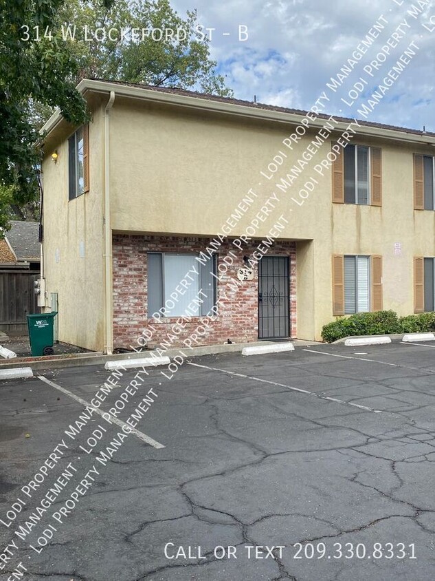 Foto principal - 2 Bedroom Townhome