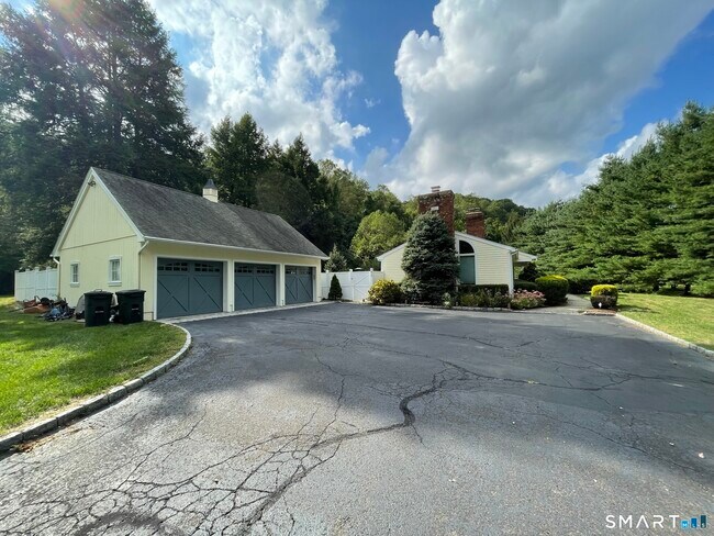 Foto del edificio - 42 Scribner Hill Rd
