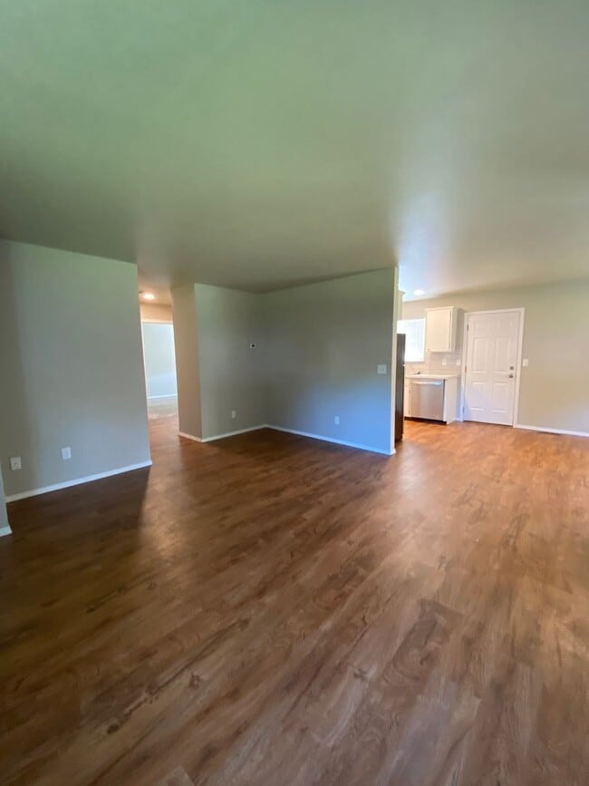 Building Photo - Hug3413(CWP)