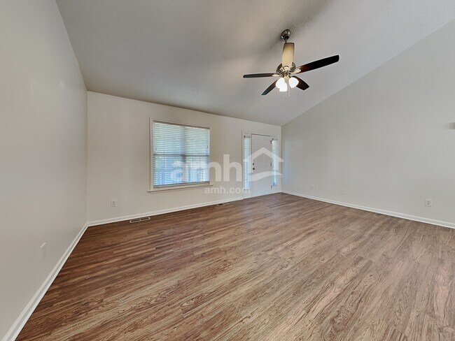 Building Photo - 615 Asheby Woods Rd