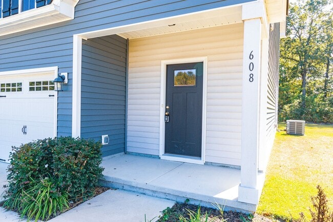 Foto del edificio - MOVE-IN READY