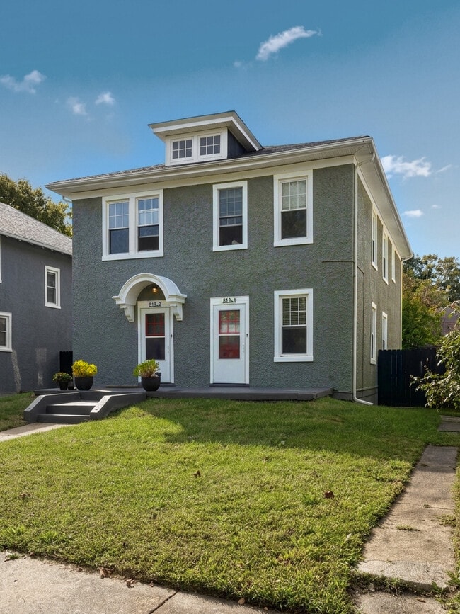 Building Photo - 813 W Lancaster Rd