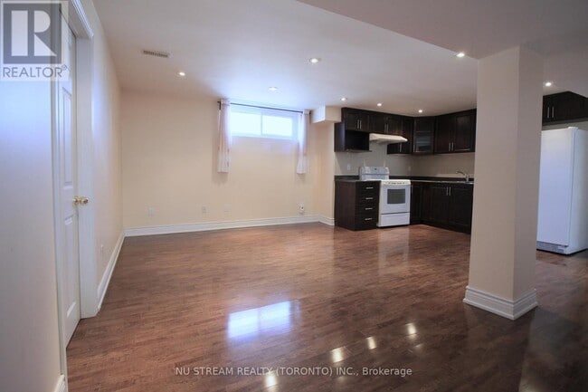 Building Photo - 49 Acre Heights Crescent