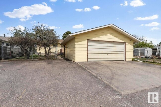 Building Photo - 4316-4345 45 Ave
