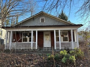 Building Photo - 15 Conestee Pl