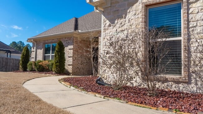 Building Photo - 3707 Sterling Oaks Dr